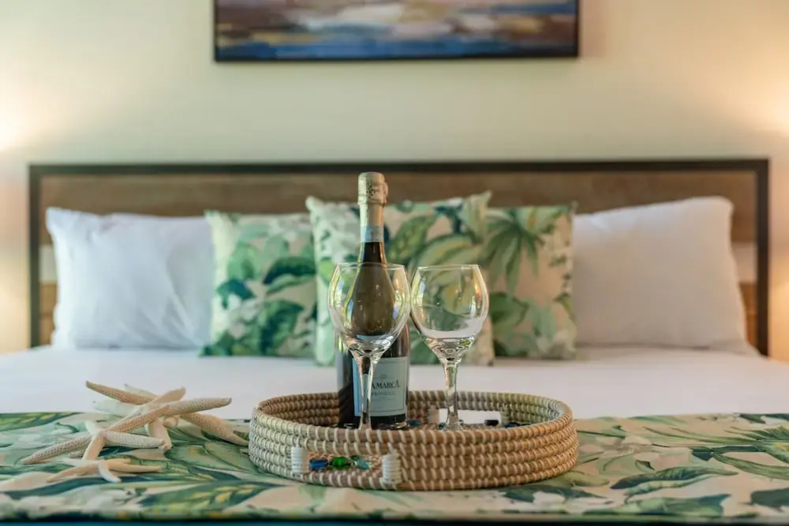 Aina Nalu 2bd/2ba 2 Bedroom Condo by Redawning