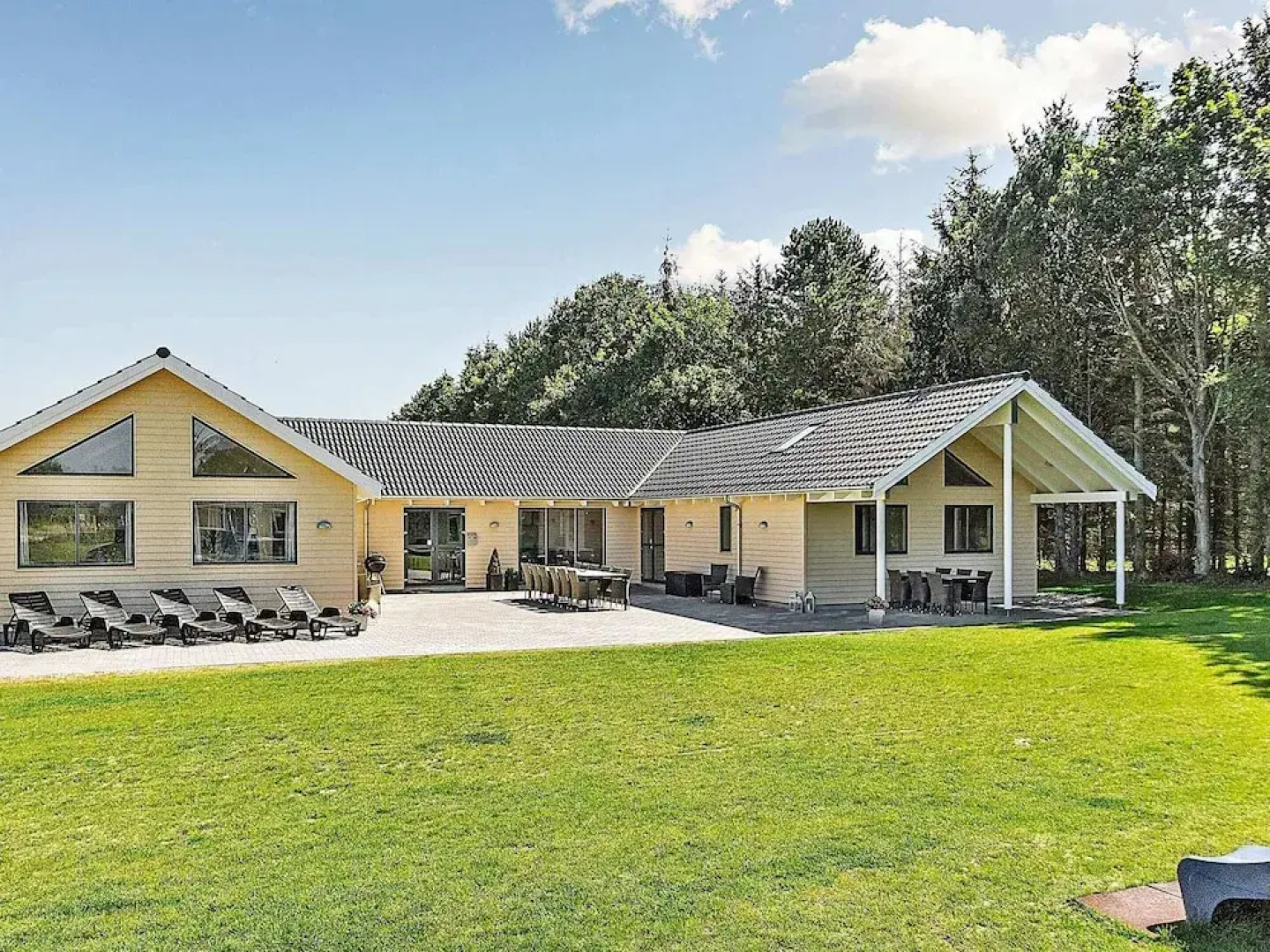 Spacious Holiday Home in Glesborg near Ocean
