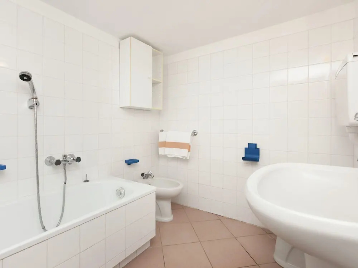 Comfy Holiday Home With Fireplace, Garden Furniture,barbecue