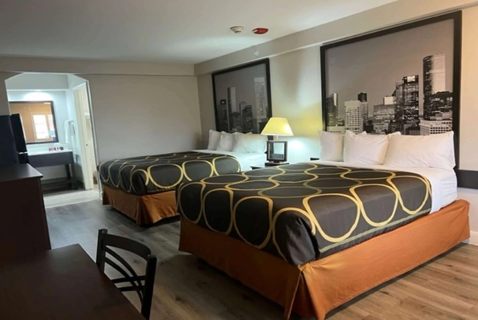 Super 8 by Wyndham Mont Belvieu/Baytown East
