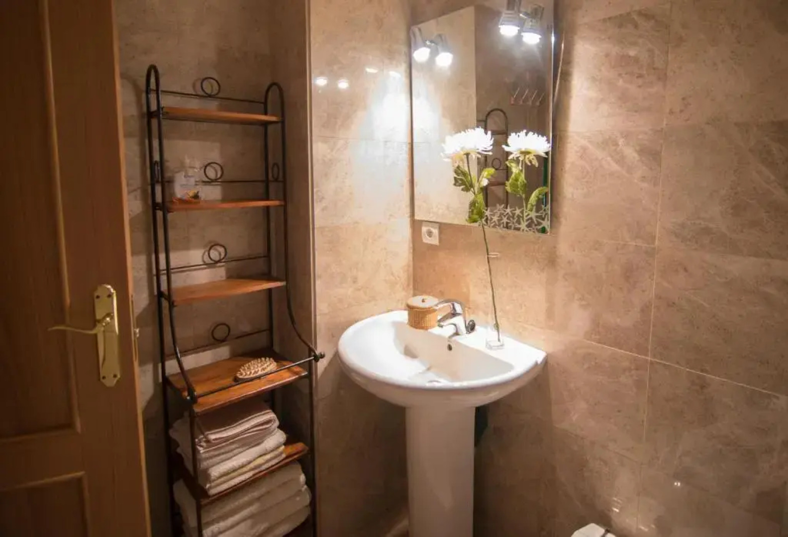 Chezmoihomes Miramar Ski 8 sleeps