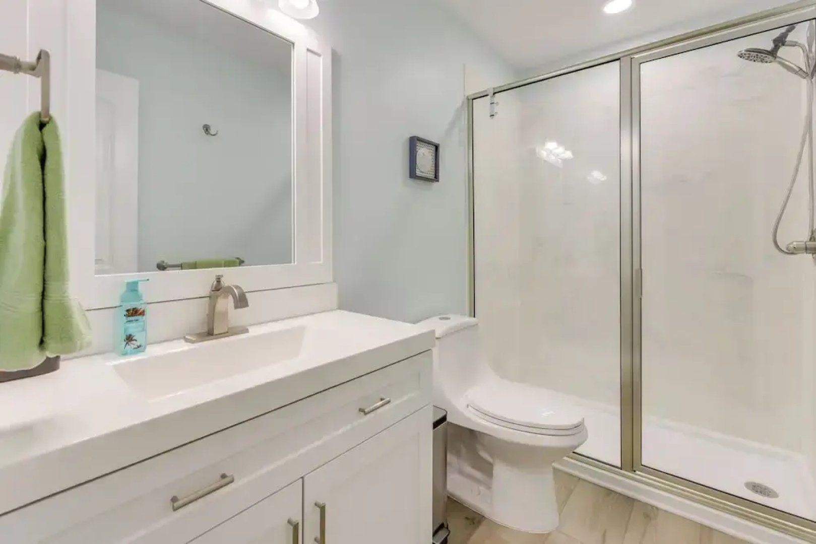 5 Mi to Dtwn Beaufort: Home w/ Screened-in Patio