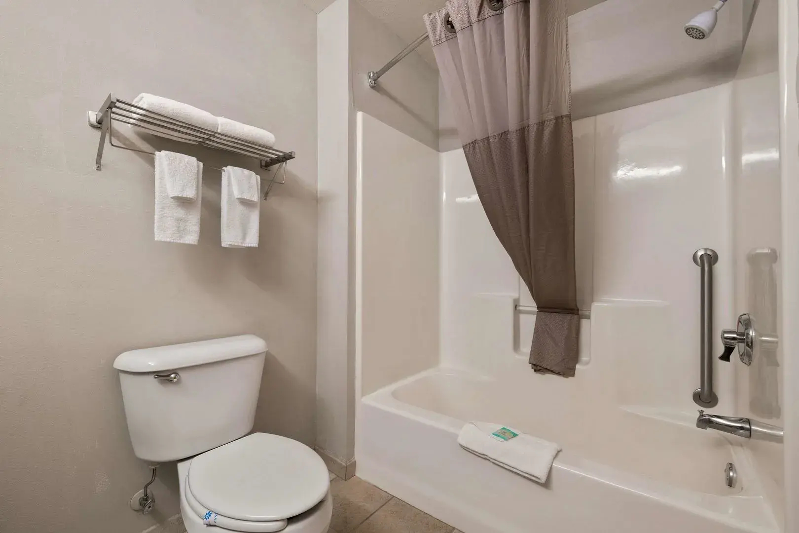 Rodeway Inn & Suites Tomahawk