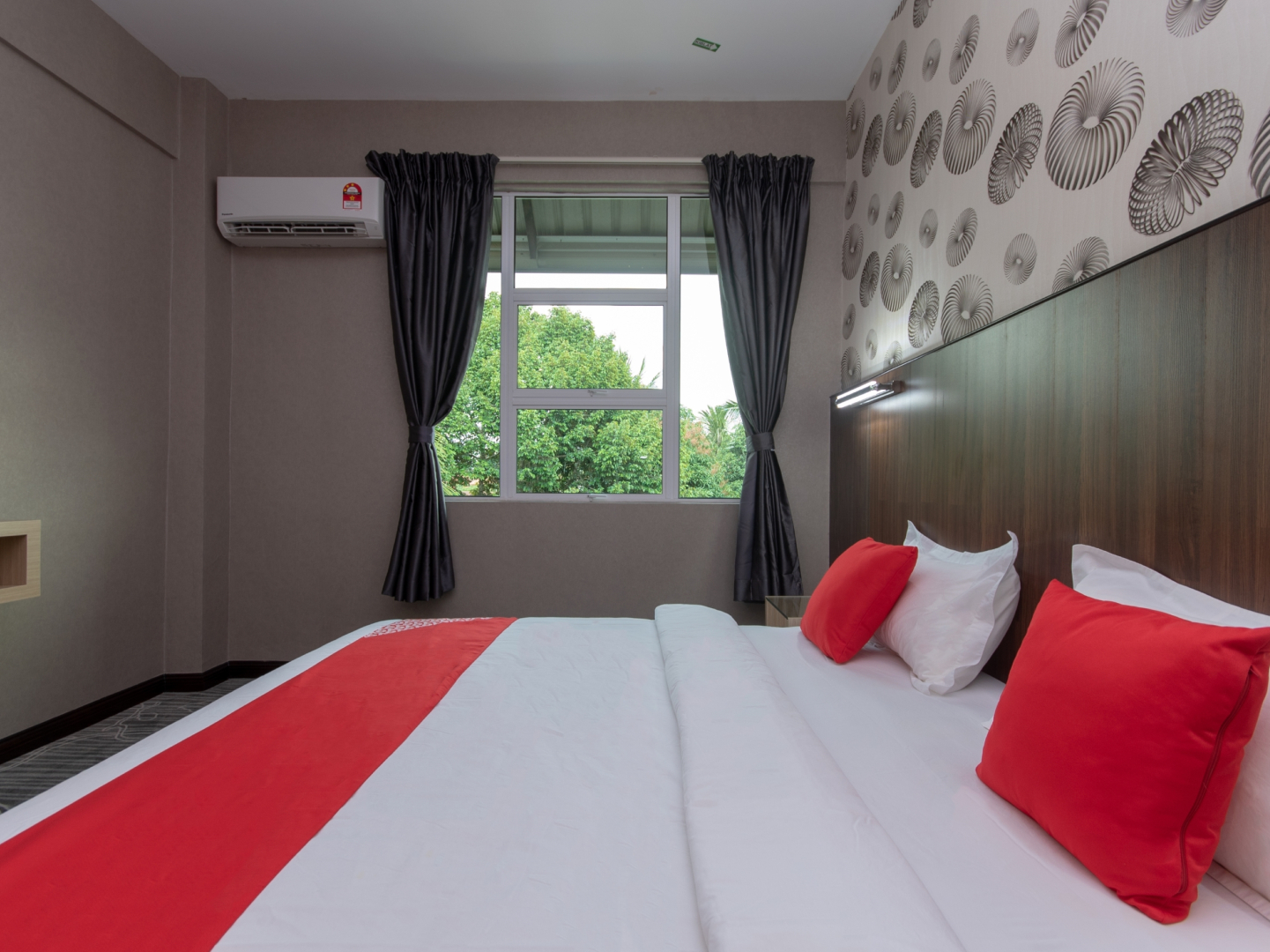 OYO 89375 Regent Hotel