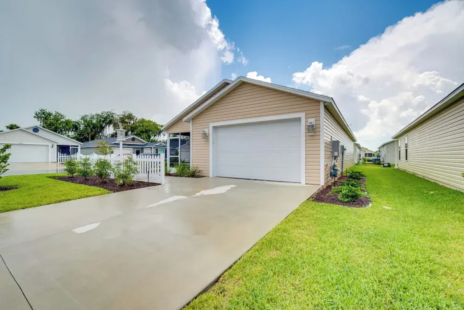 Sun-soaked Retreat in The Villages w/ Grill!