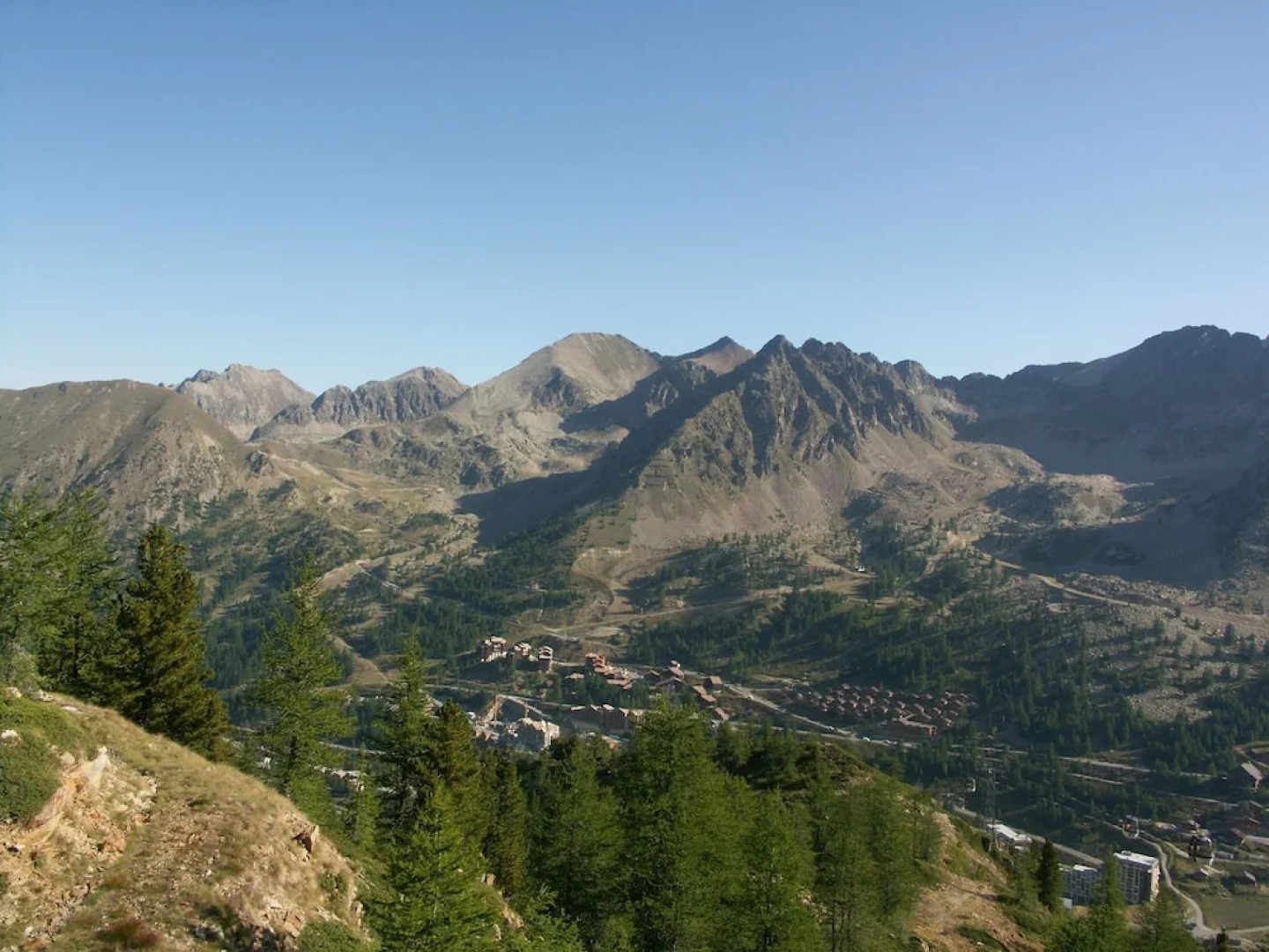 Traditional Apartment With Fireplace 200 m. From the Center