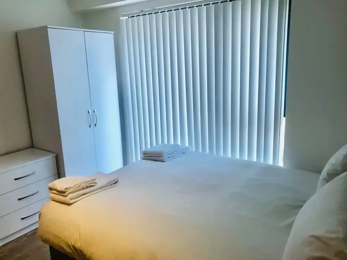 Spacious studio apartment in the heart of Oldham