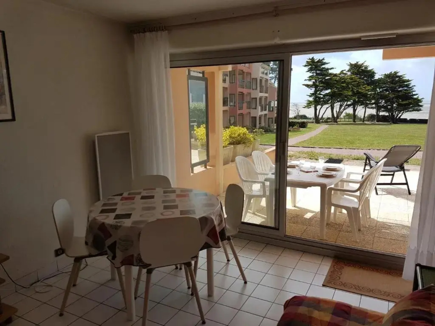 Appartement en RDC avec terrasse face a la mer