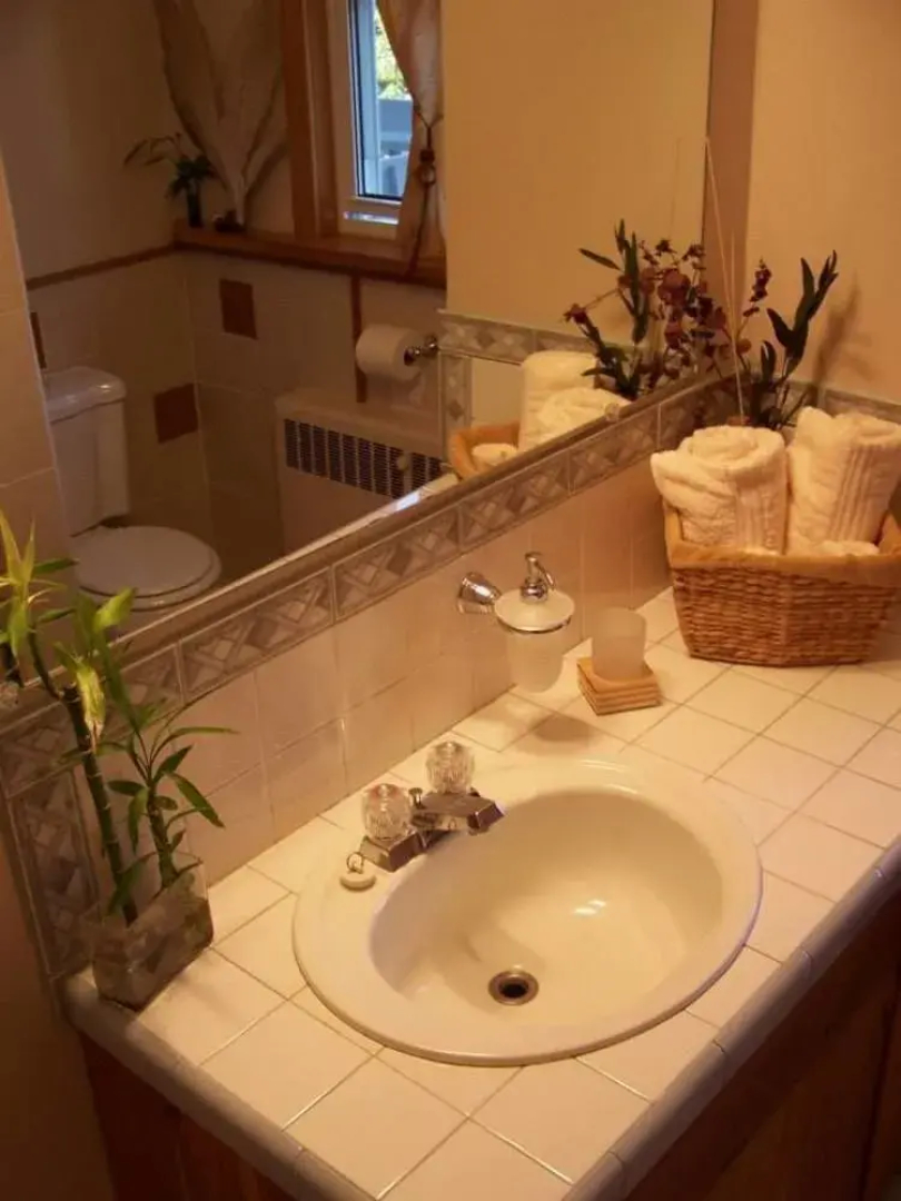 Artisan Upstairs Guesthouse