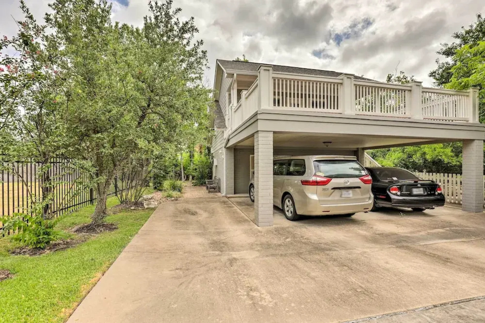 Studio in College Station w/ Expansive Deck!