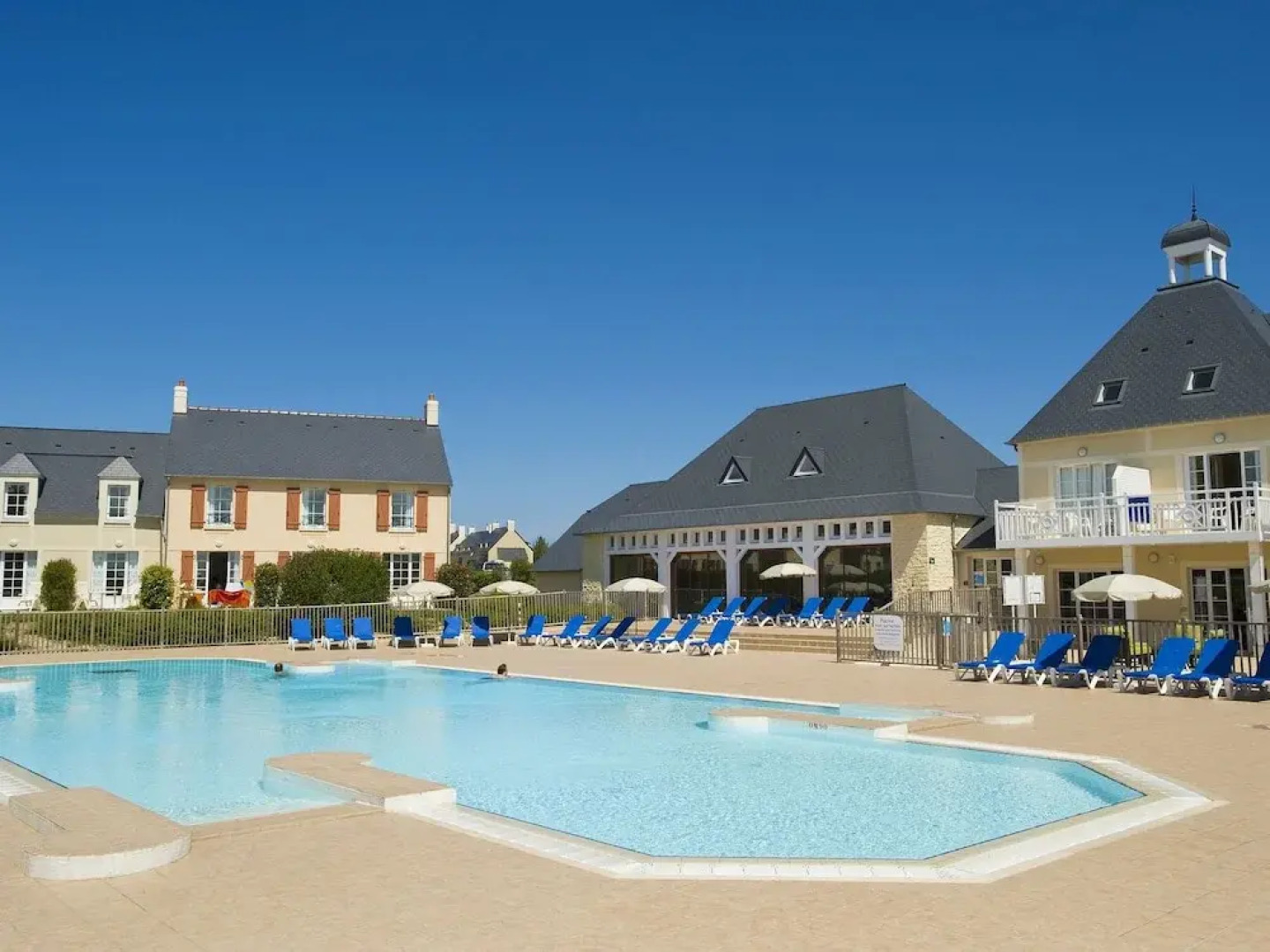 Modern Apartment With Buth tub Near the Historic Omaha Beach