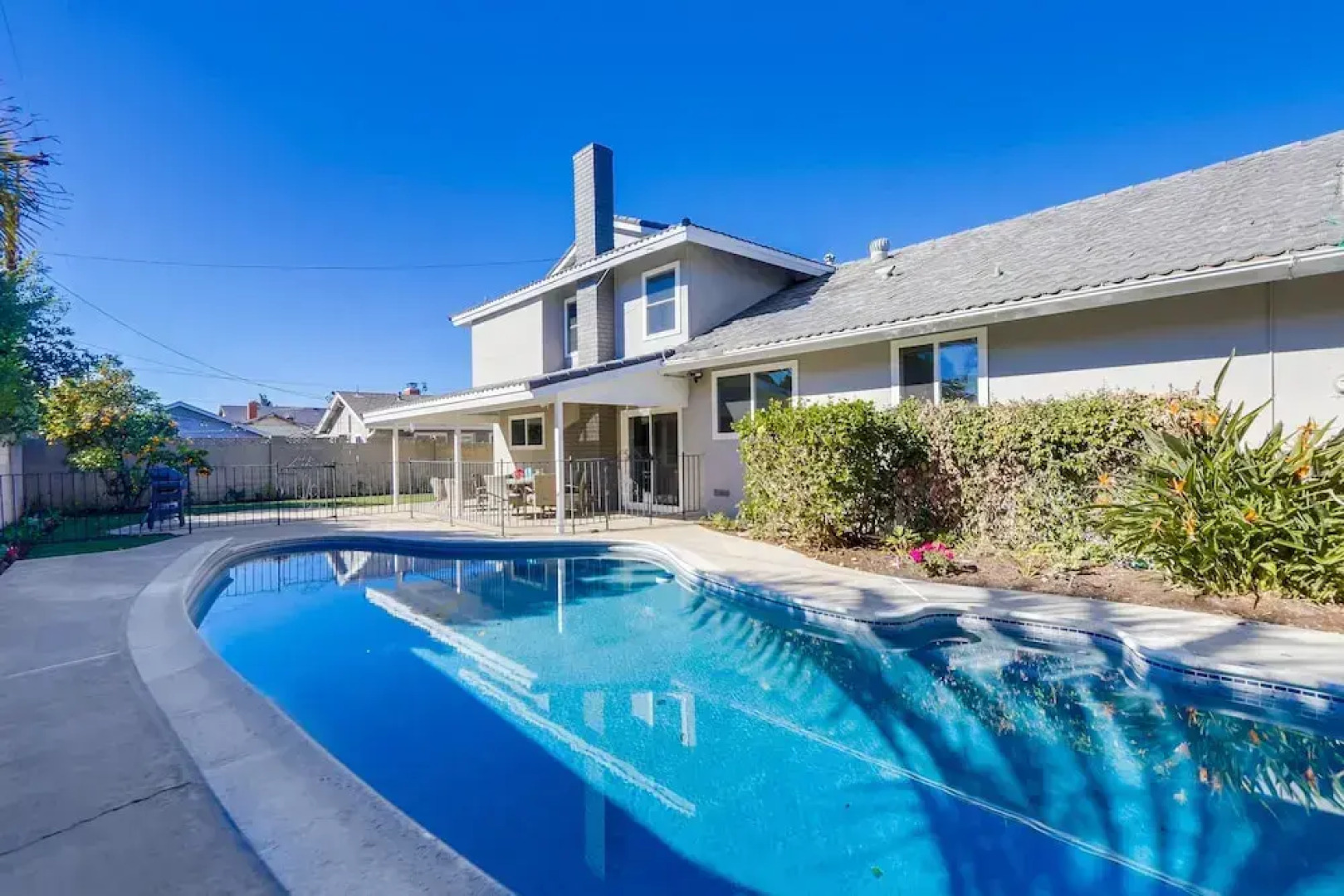 Gorgeous Upgraded 5 Bedroom & 3 Bath Home with pool