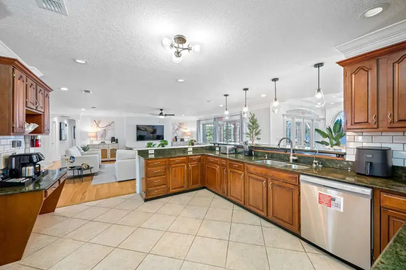 Exquisite Bayview Villa With Pool and Games!