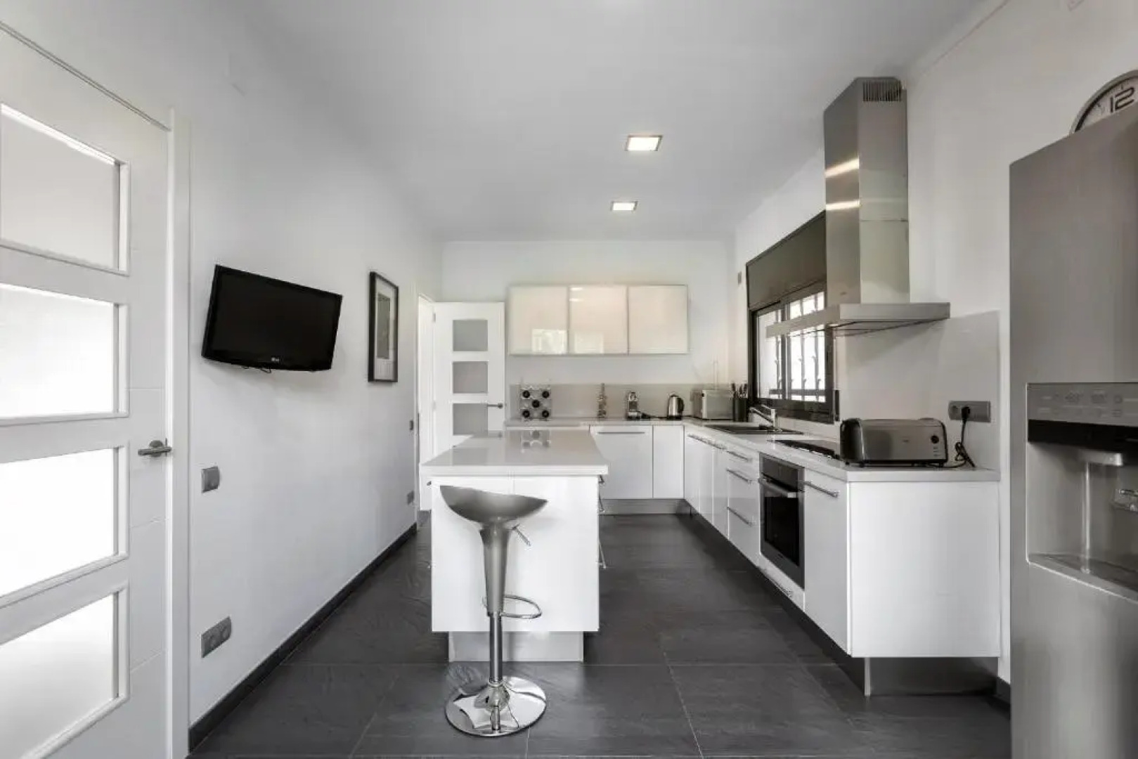 Vila Burriac ,Sunny, Spacious , Private Pool