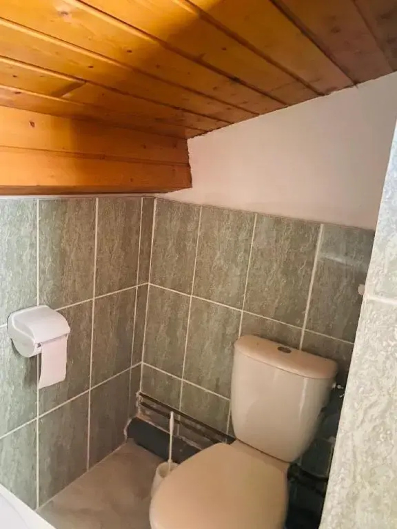 Petite annexe avec piscine commune