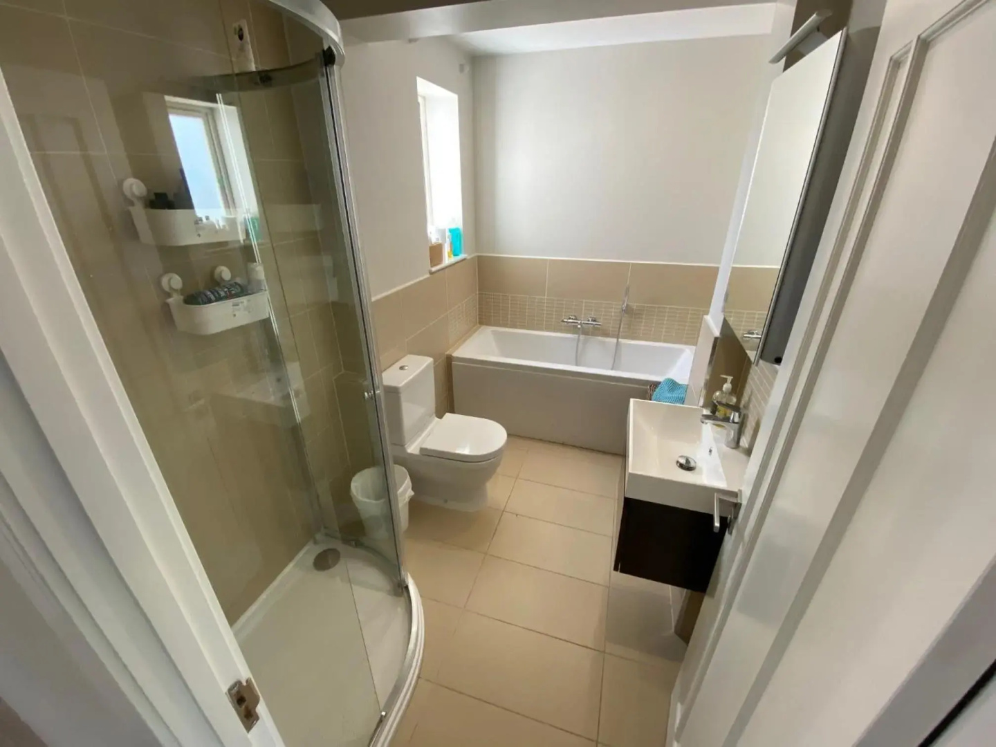 Ascot stunning and modern 4 bedroom town house with 156 sq ft garden office