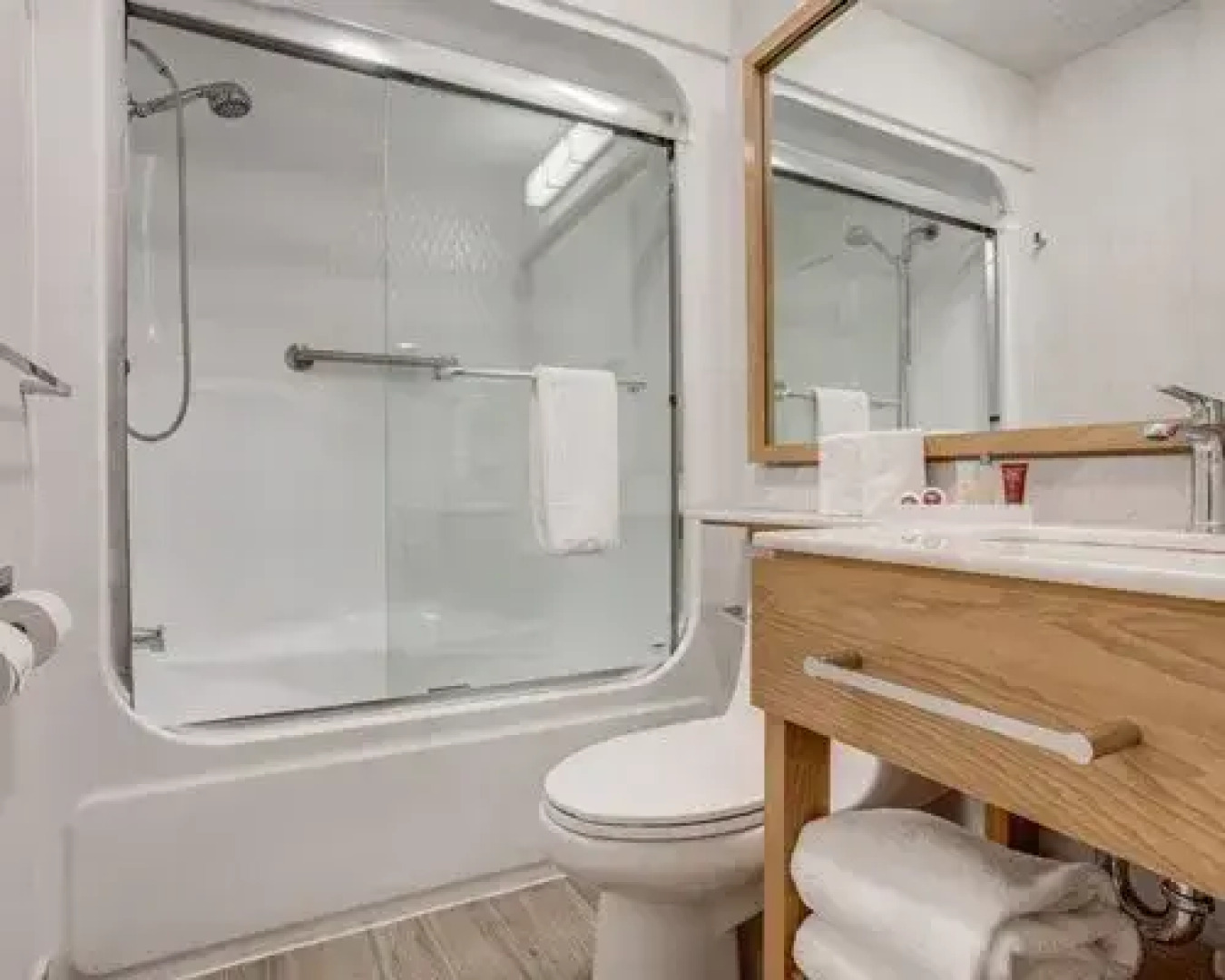 Split Rock Resort - 5 Nights, Lake Harmony, USA