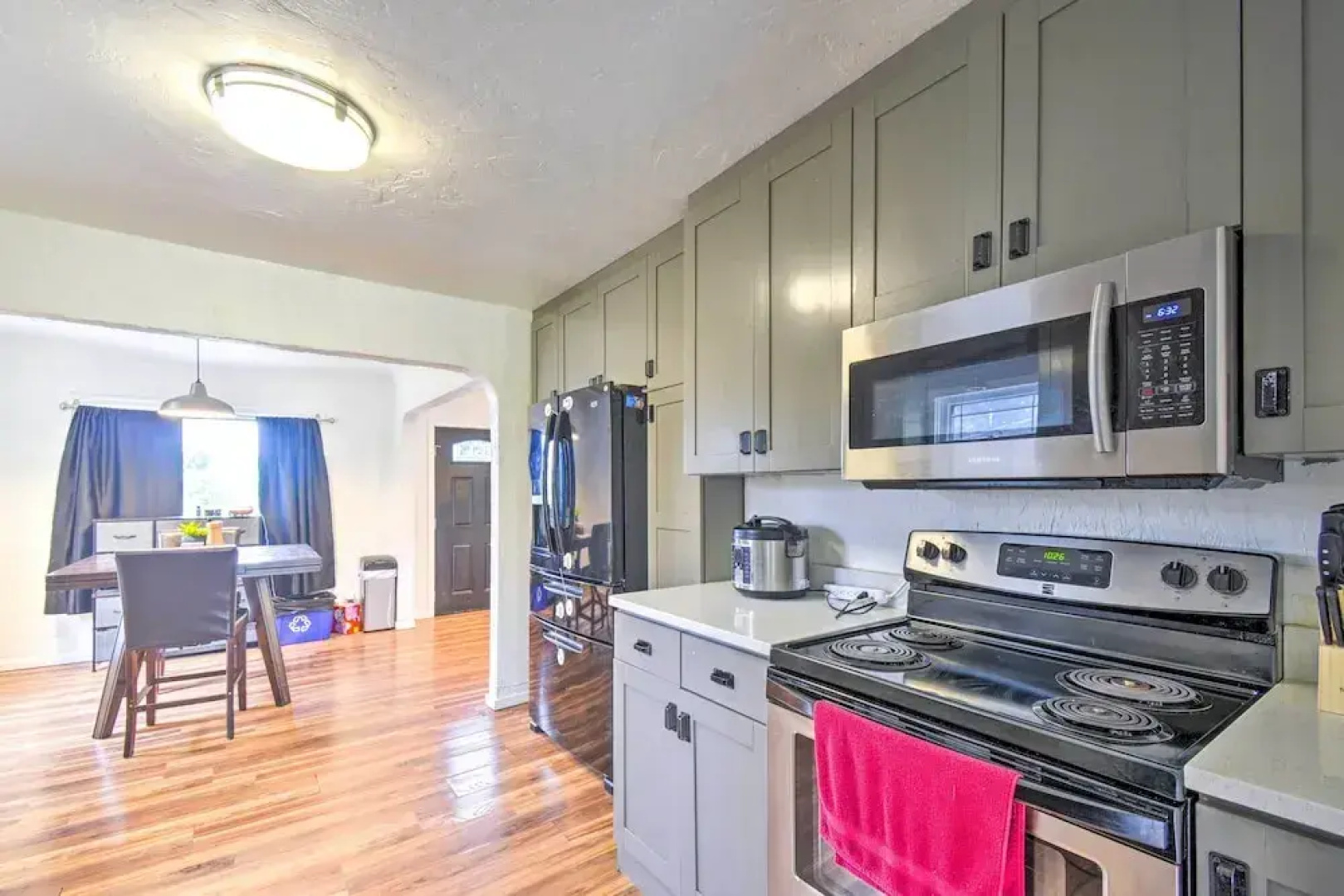 Bremerton Home: 2 Mi to Bremerton Boardwalk!