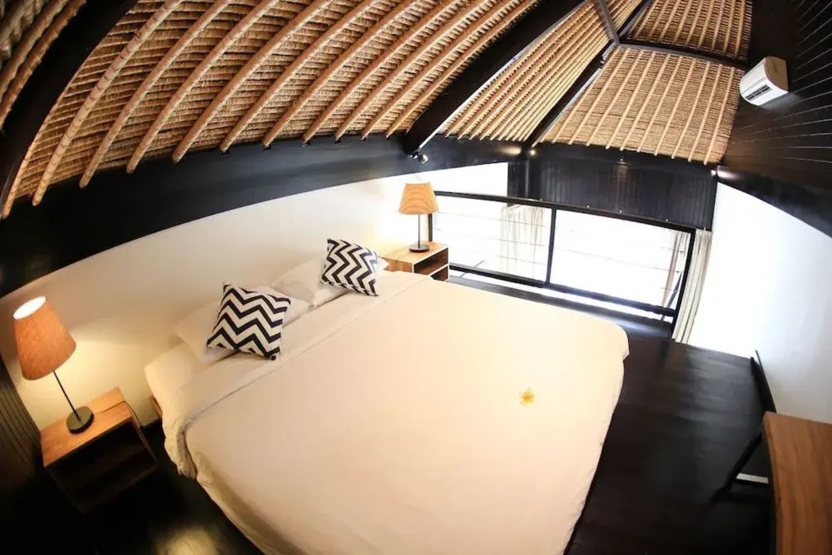 Wave House - Surf Camp