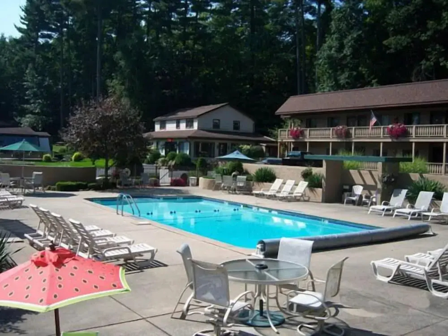 Tall Pines Motel