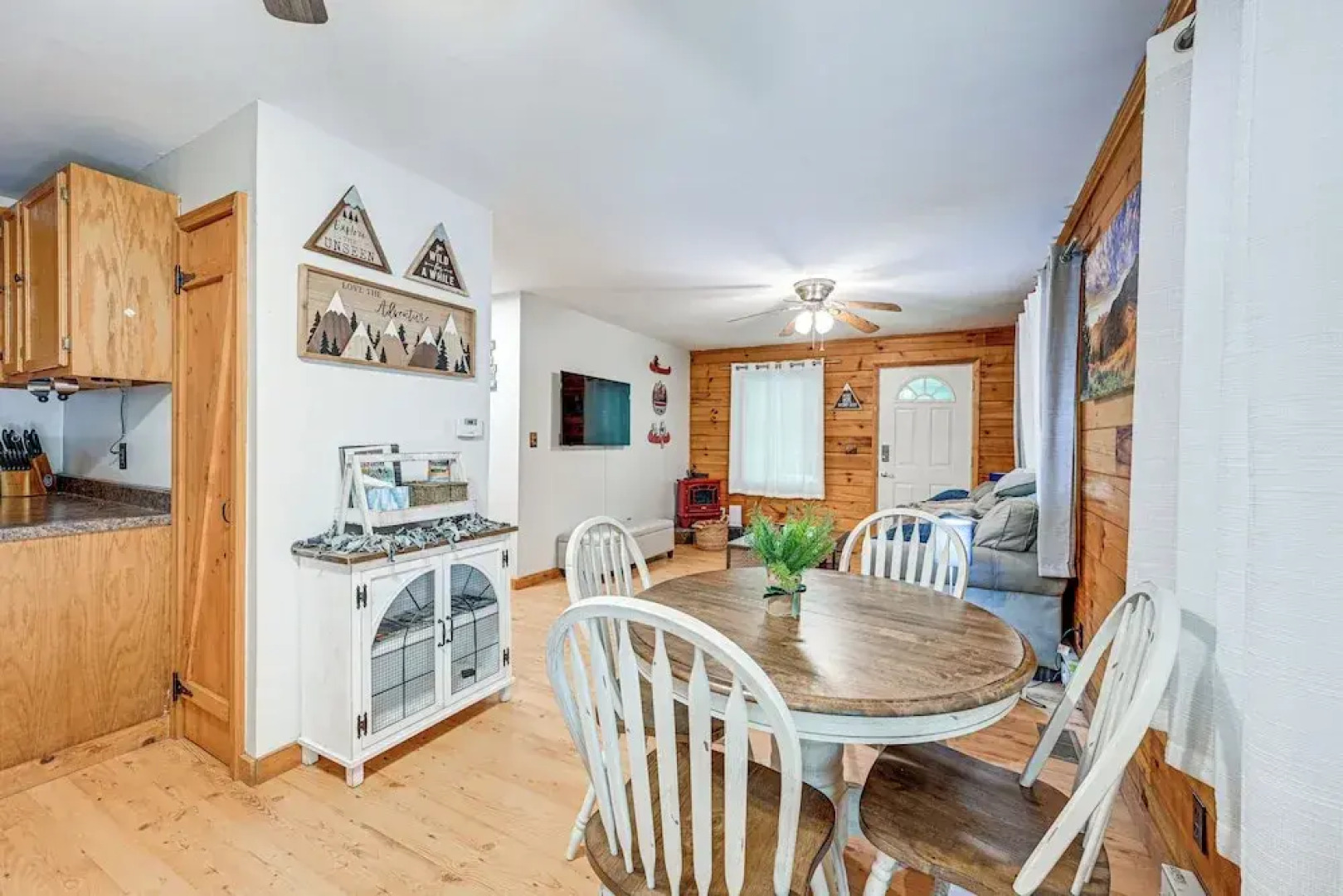 Cabin w/ Hot Tub, Near Smoky Mountains Natl Park!