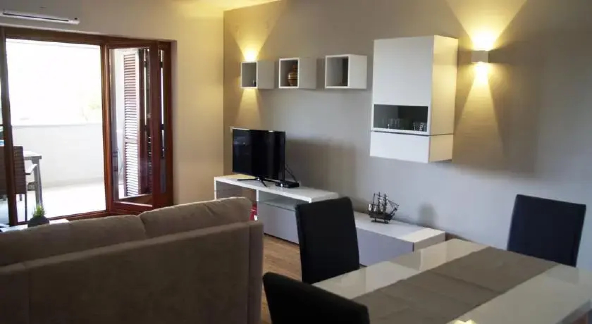 Apartment Summertime