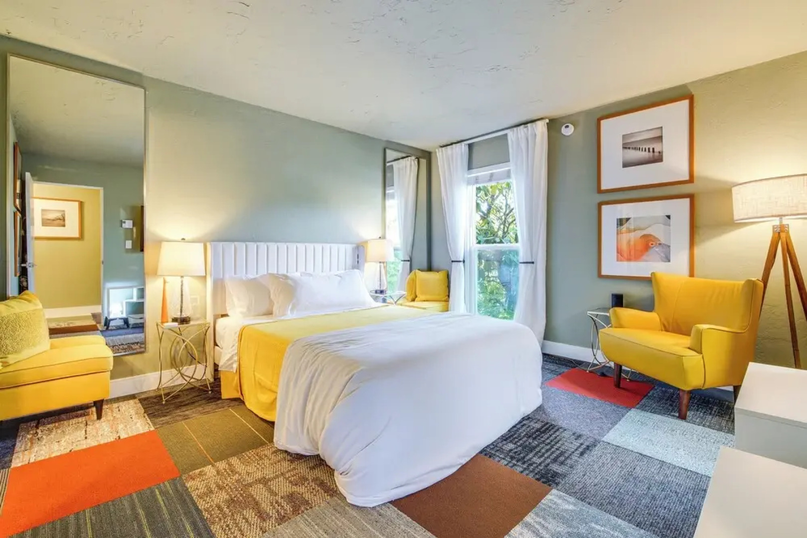 Modern Home Between Seattle, Tacoma & SEA Airport