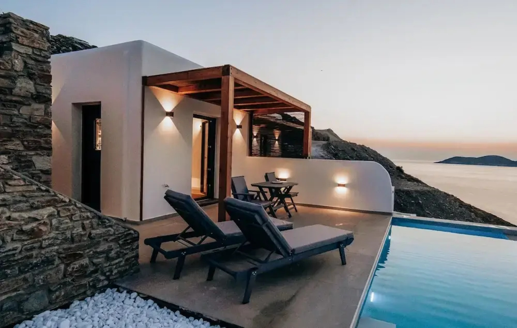 Ble Kythnos Suites