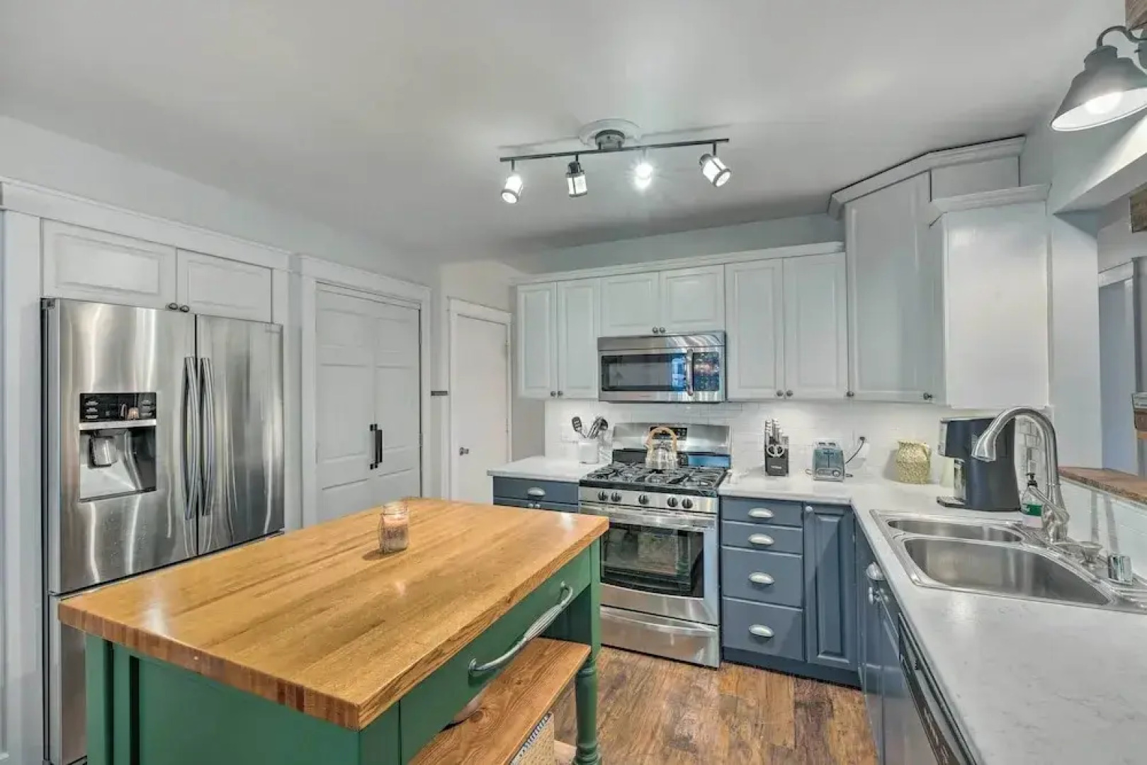 Airy Cottage Close to Rock Lake w/ Fire Pit!