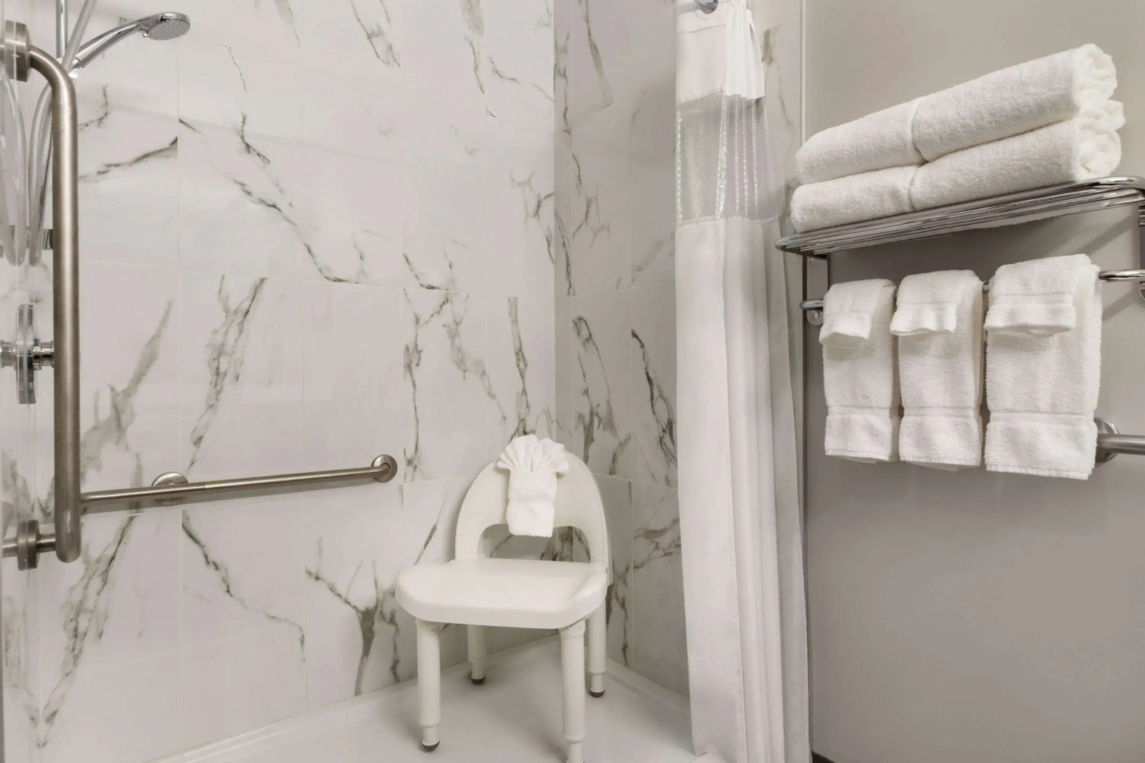 Days Inn by Wyndham Calgary North Balzac