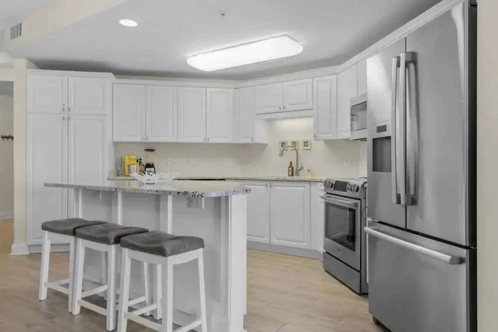 Yacht Club Dream 3 Bedroom Condo by RedAwning