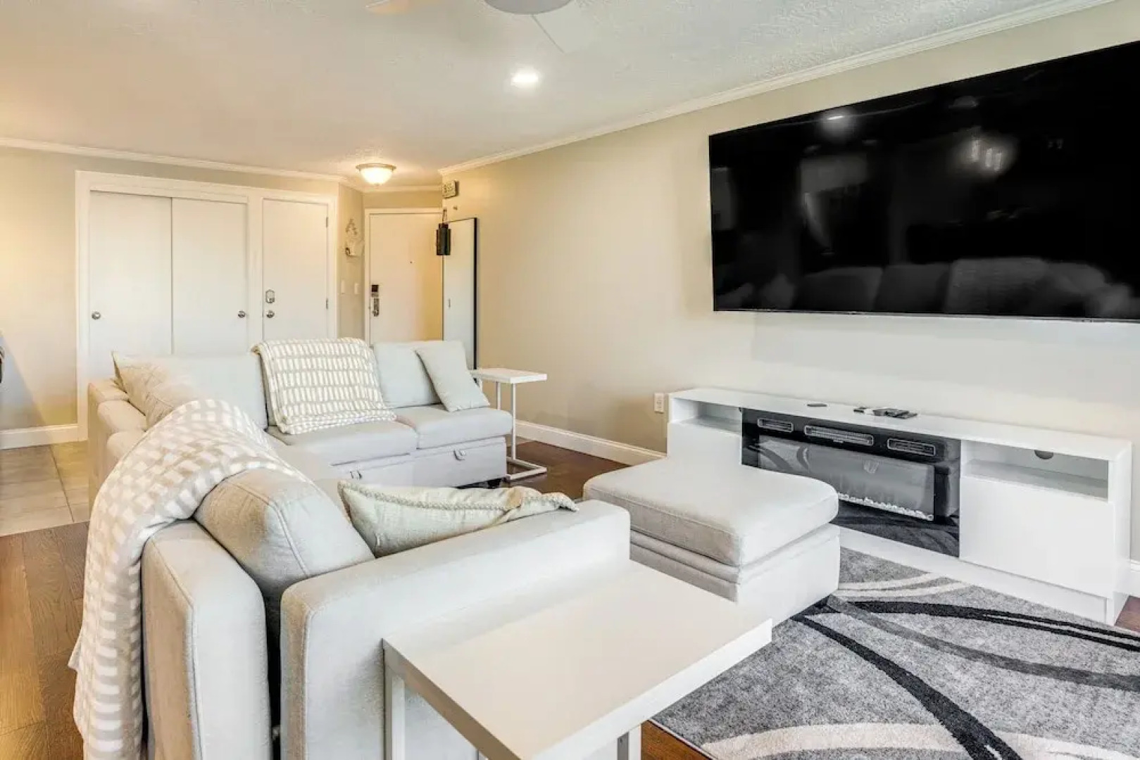 1 Mi to Millyard District: Unit w/ Furnished Porch