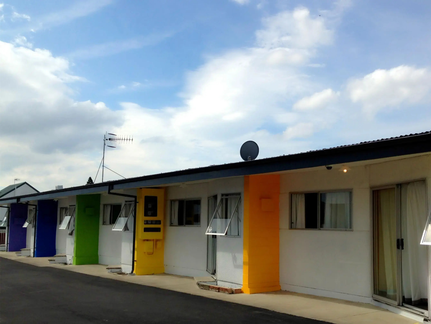 Rainbow Motel