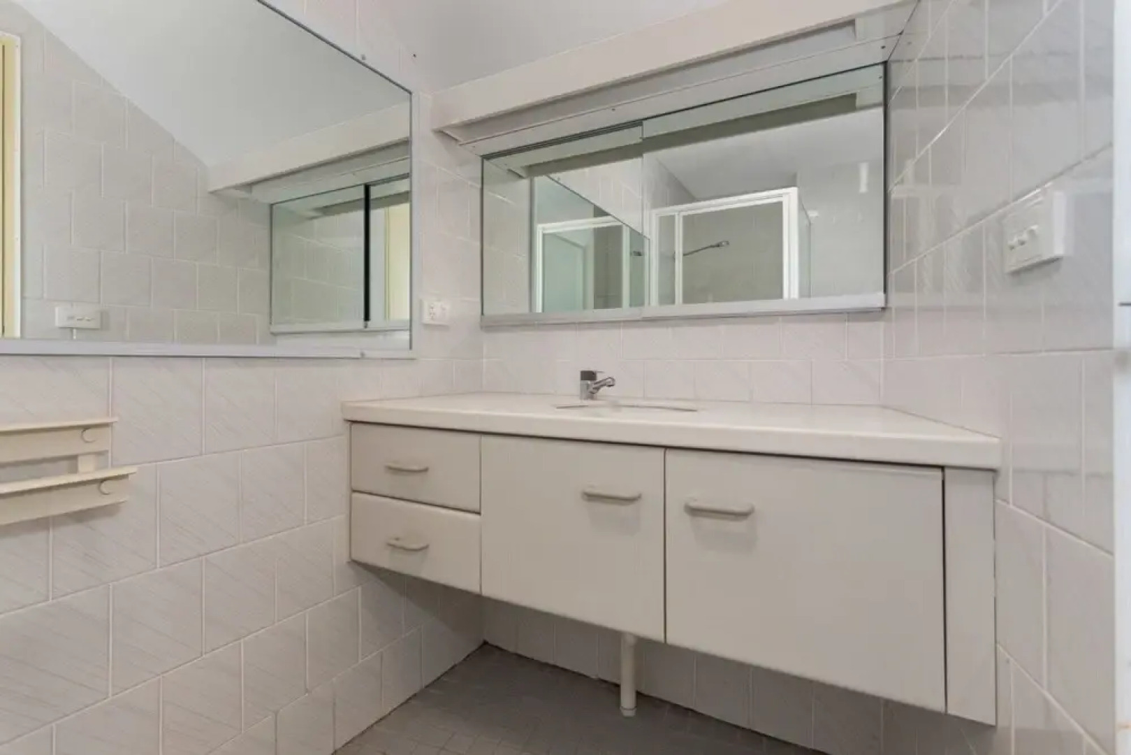 Retreat Beside The Beach - Unit Five