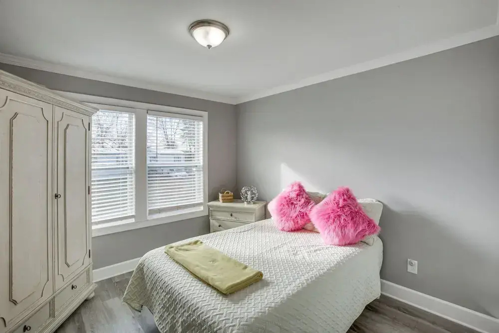 Pet-friendly Gallatin Home w/ Deck, 1 Mi to Town!