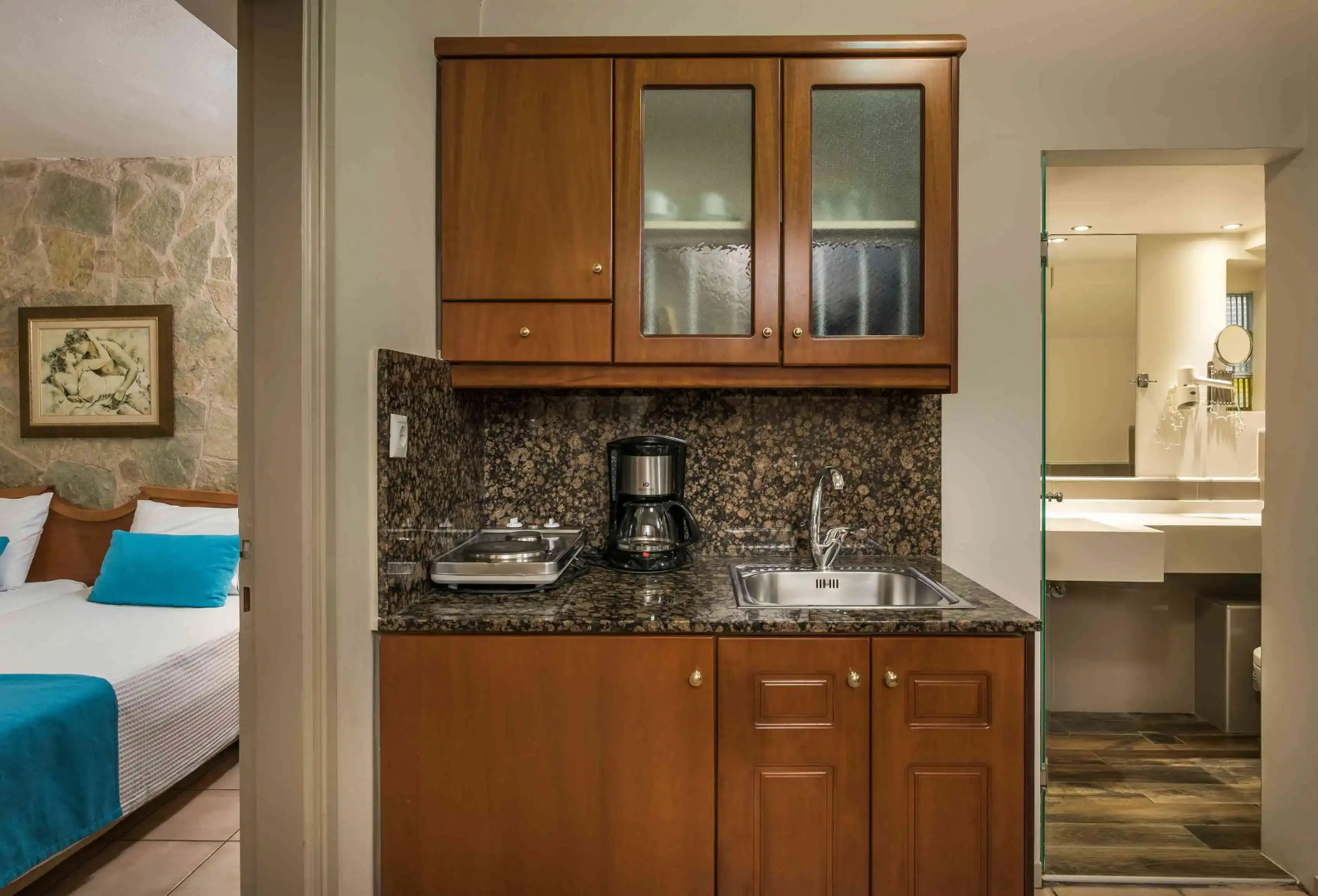 Elotis Suites