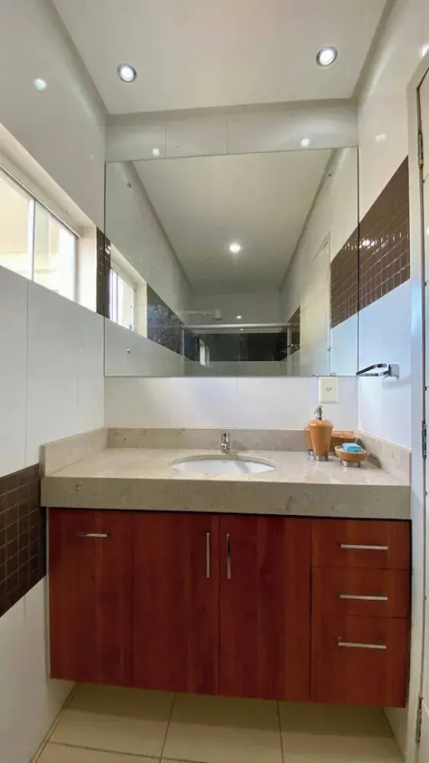 Casa com Piscina - Quartos Privativos