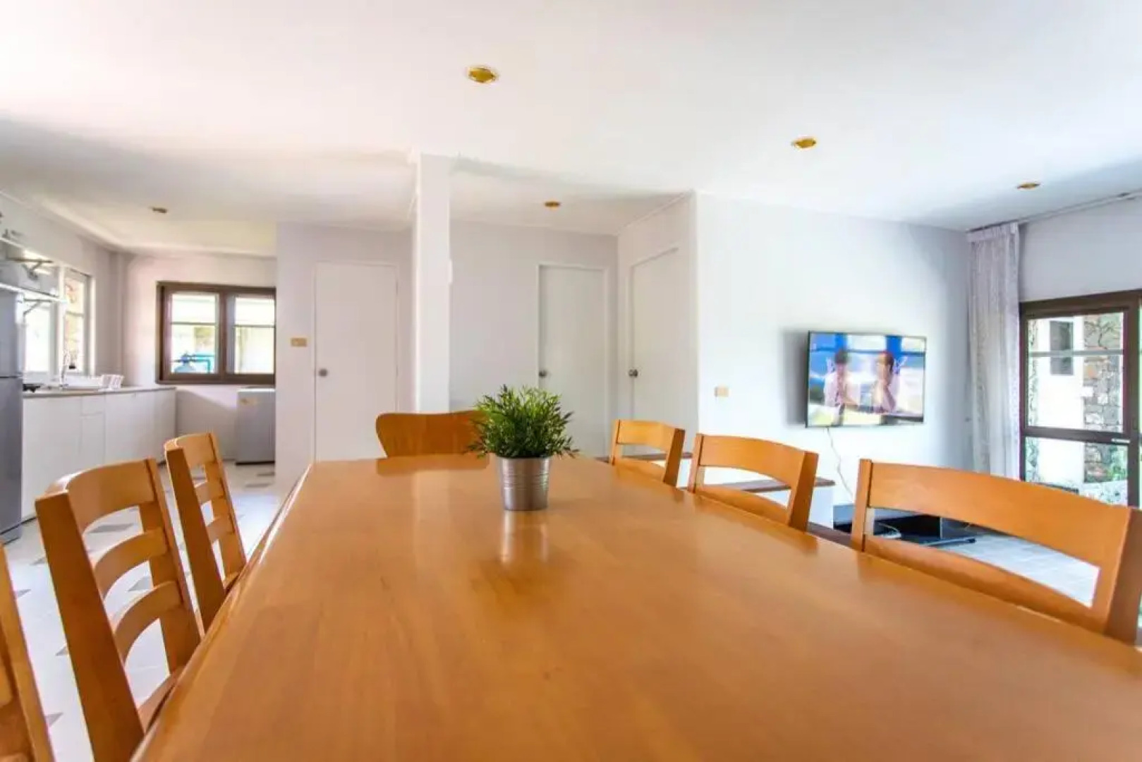 F4 Beach house Kitchen BBQ 3 bedrooms Large yard