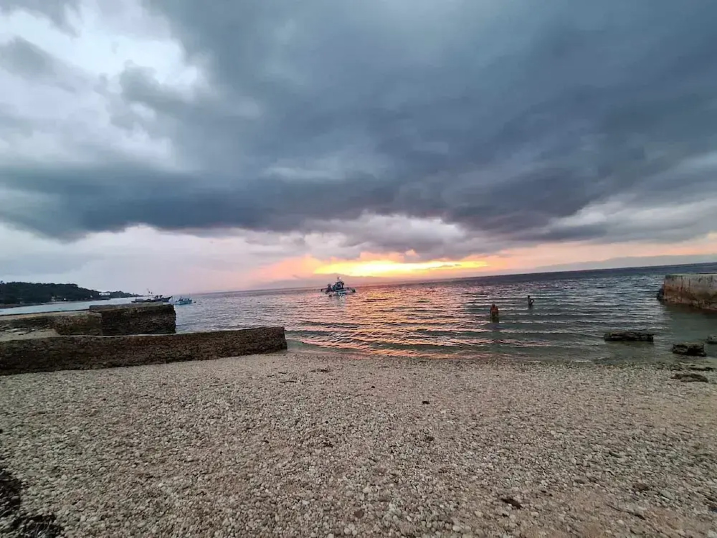 Fins Pacific Coral Bay by Hiverooms