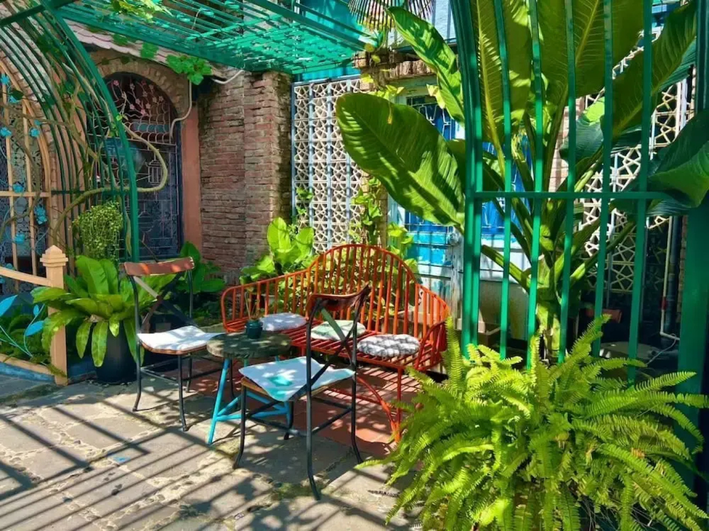 1984 Hotel Kien Giang