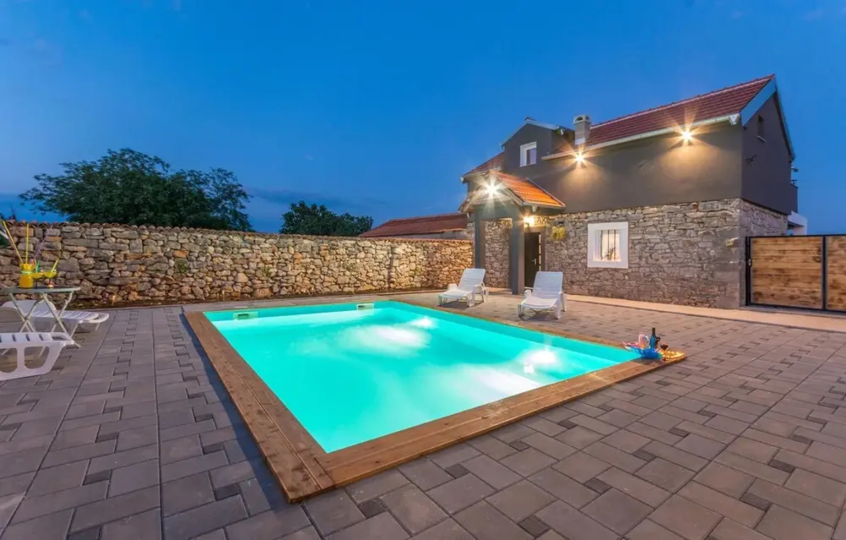 Amazing Home in Donje Rastane With 3 Bedrooms, Wifi and Outdoor Swimming Pool
