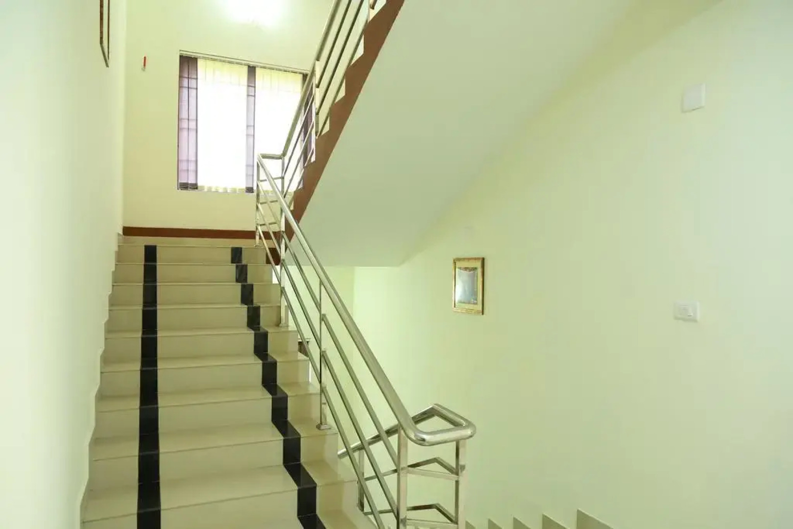 OYO 8273 Diamond Inn