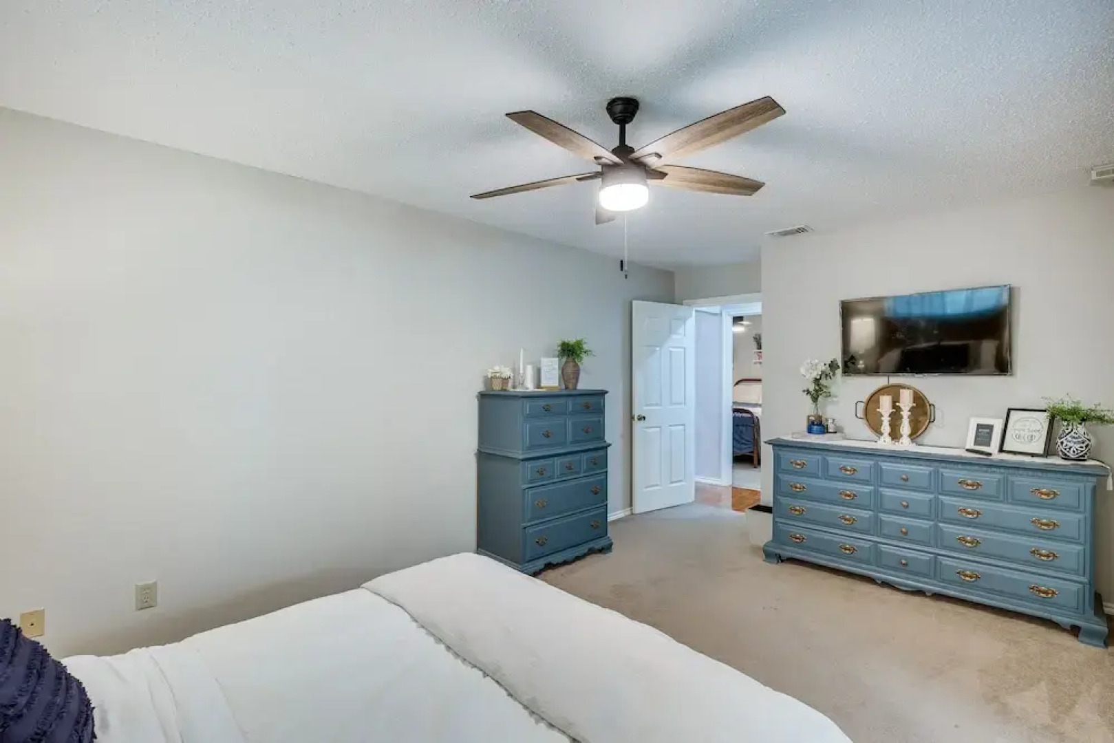 Darling Waxahachie Home w/ Yard & Fire Pit!