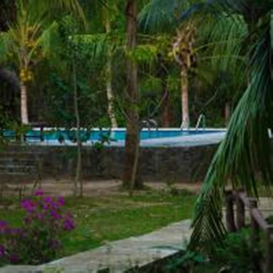 Yoho Green Garden Cabanas