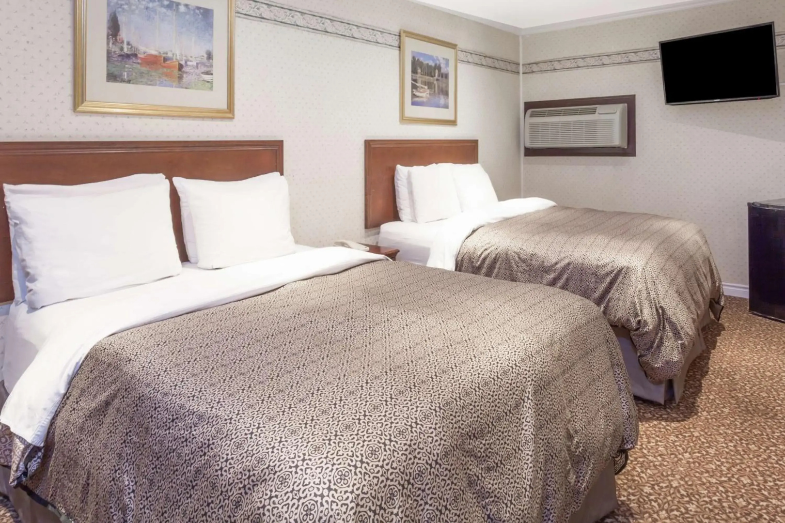 Knights Inn - Kingston ON