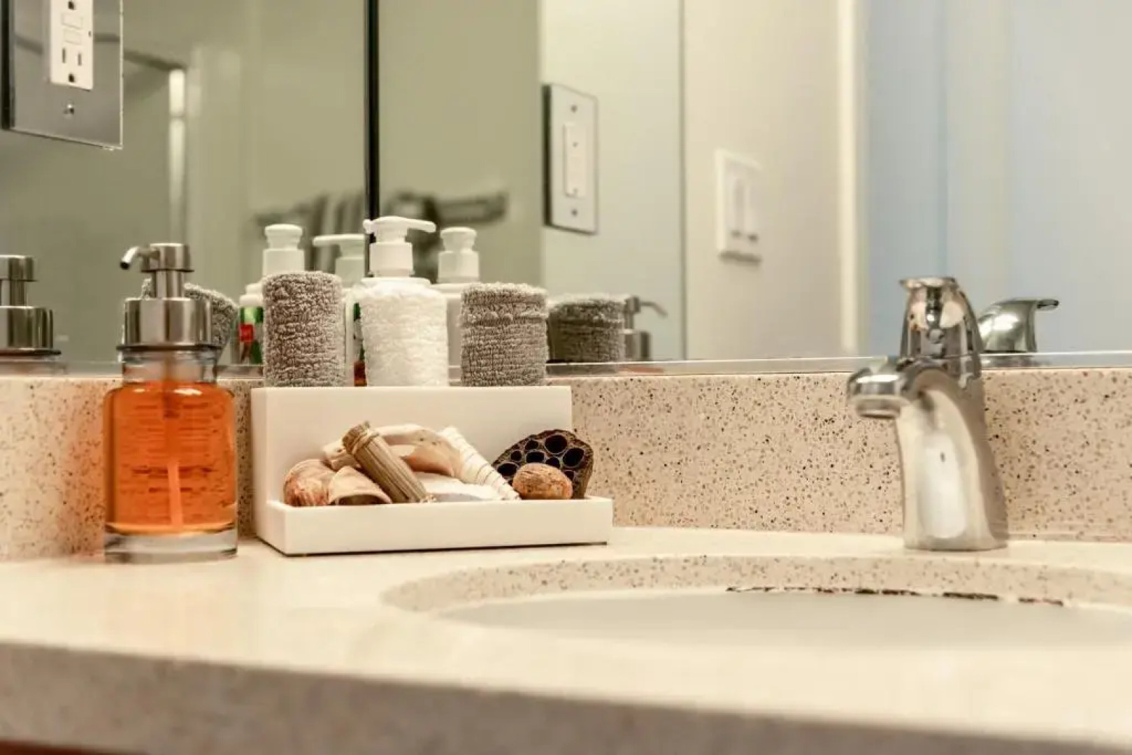 Santa Monica 2 Bed/ 2 Bath