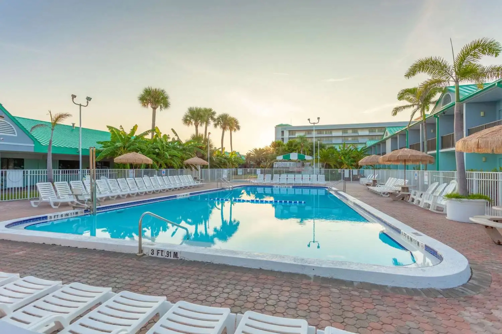 Beachside Hotel & Suites Cocoa Beach - Port Canaveral