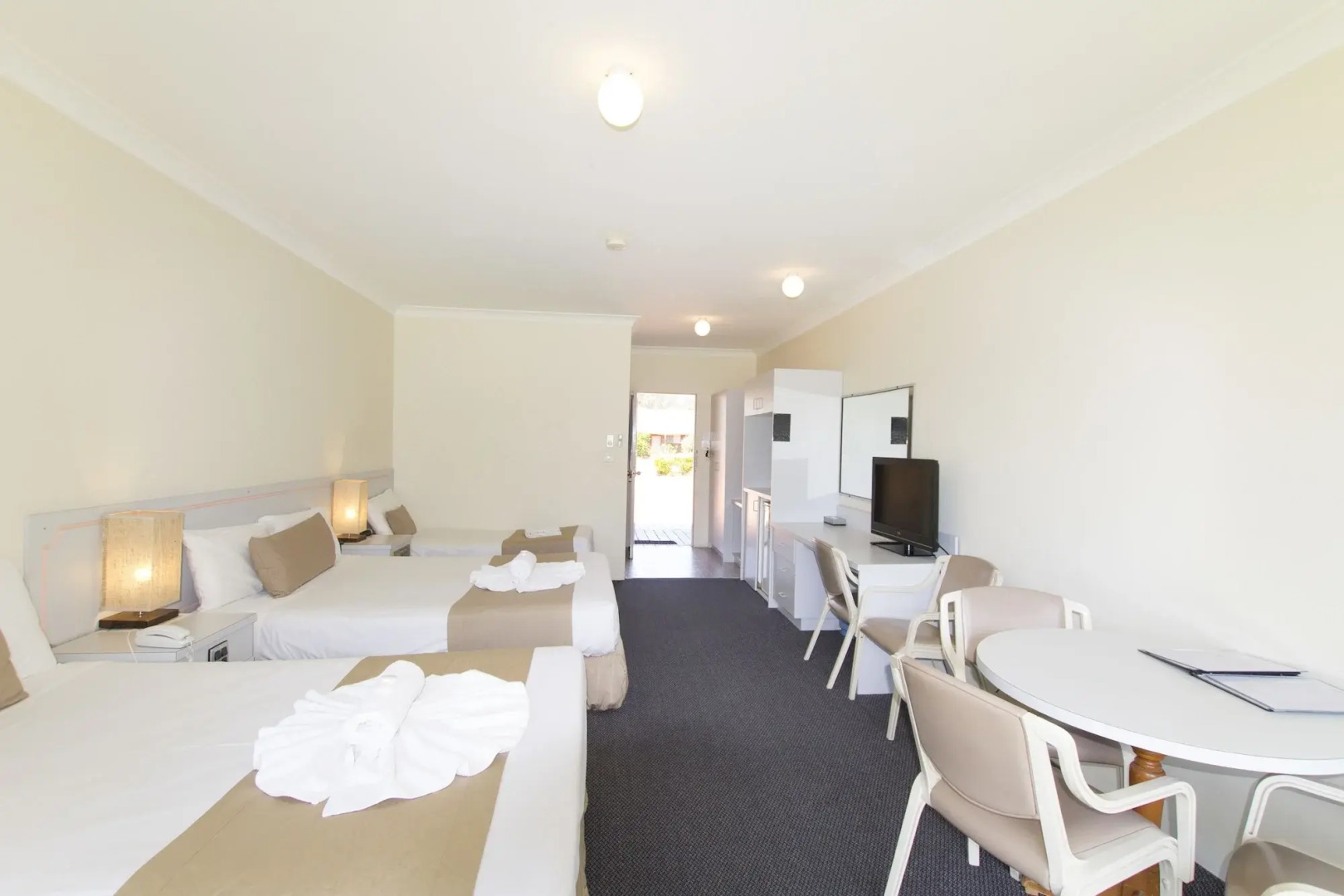 Island Palms Motor Inn