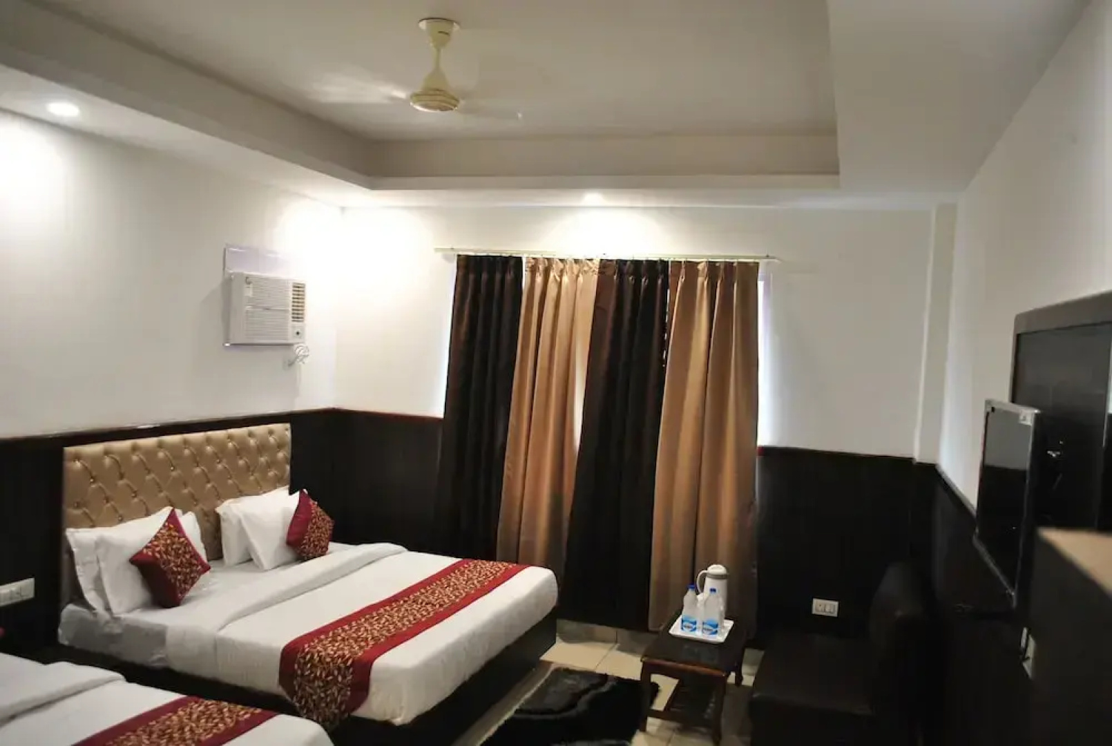 Green Hotel & Restaurant
