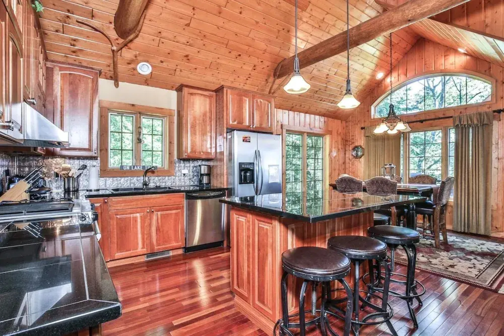 The Log Lodge - 4 Br Home